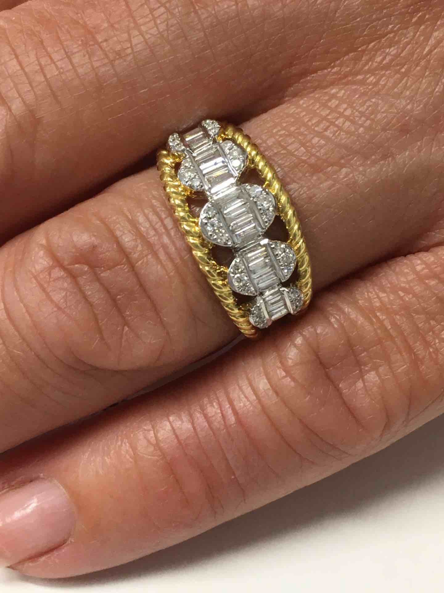Anillo VEDA en oro amarillo de 18 kts brillantes y baguettes - Roman Joyero