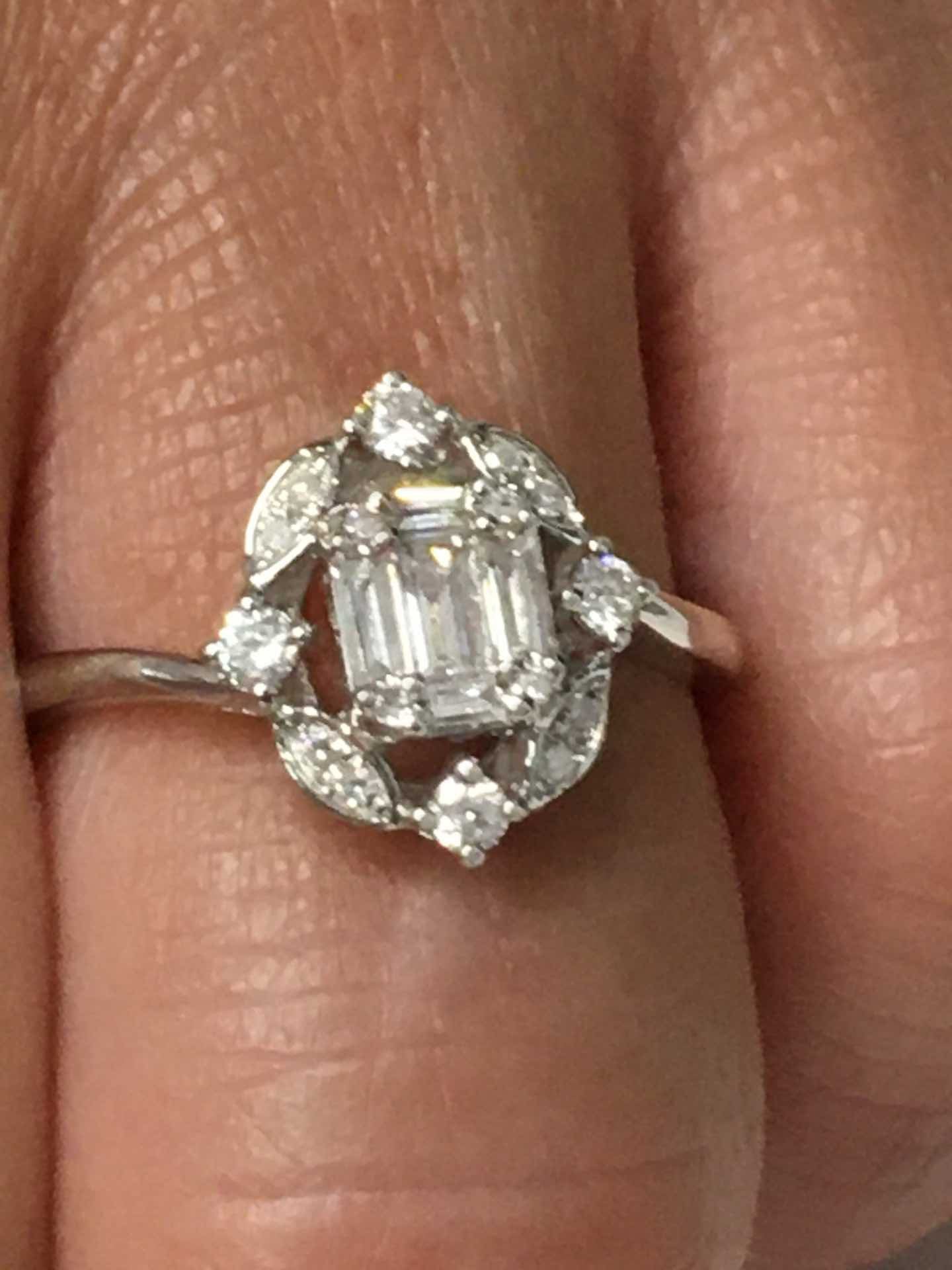 Anillo FINAN en oro blanco de 18 kts con brillantes y baguettes - Roman Joyero