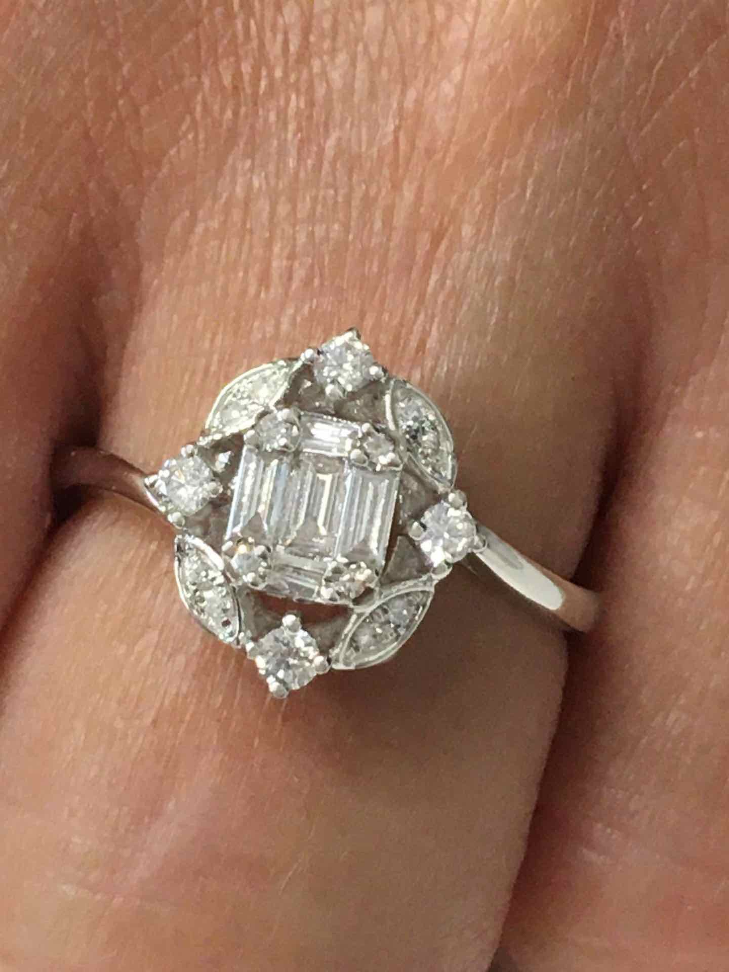 Anillo FINAN en oro blanco de 18 kts con brillantes y baguettes - Roman Joyero