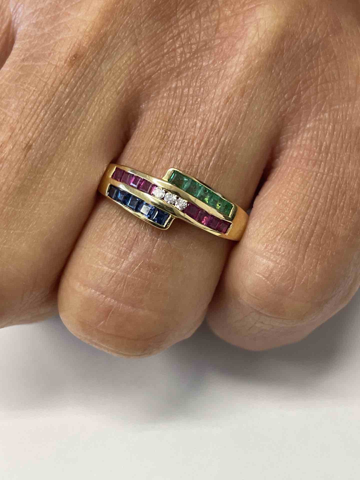 Anillo TARIK oro amarillo de 18 kts brillantes y rubíes