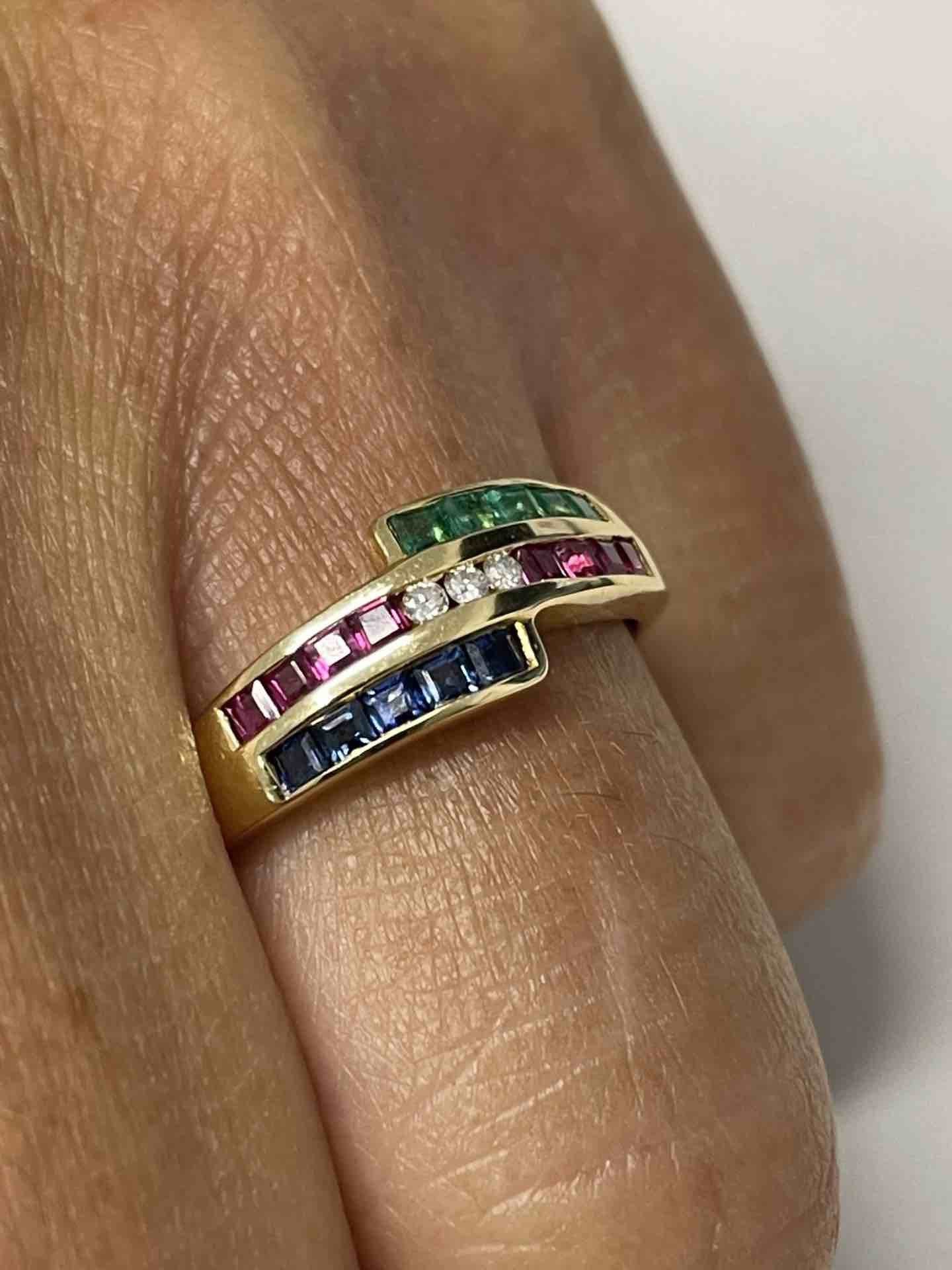 Anillo TARIK oro amarillo de 18 kts brillantes y rubíes