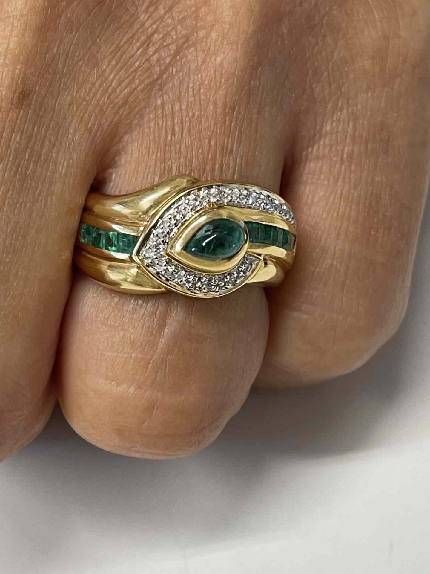 NAMIK anillo oro amarillo de 18 kts brillantes y esmeraldas
