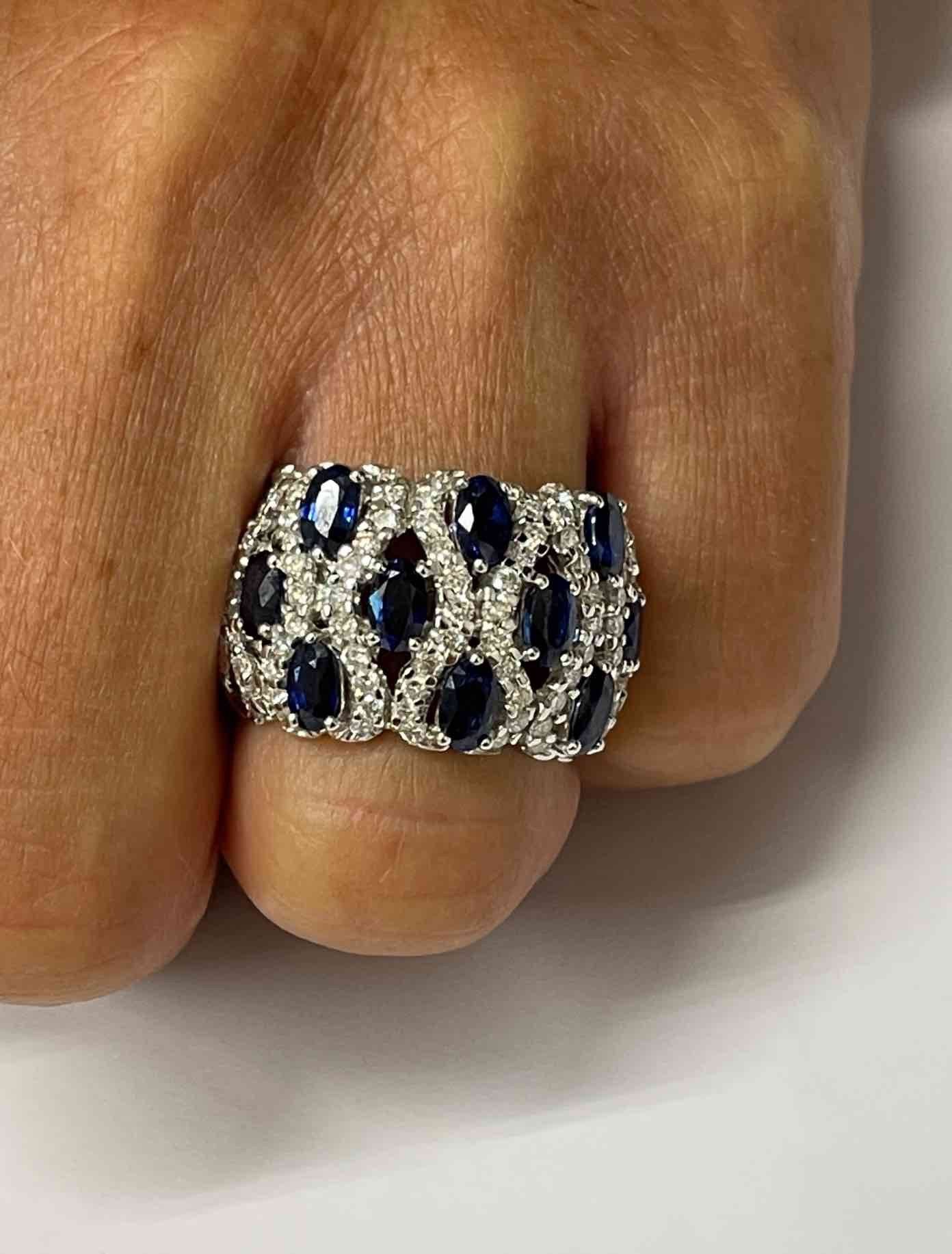 SELVI anillo oro blanco con zafiros y brillantes en 18 kilates - Roman Joyero
