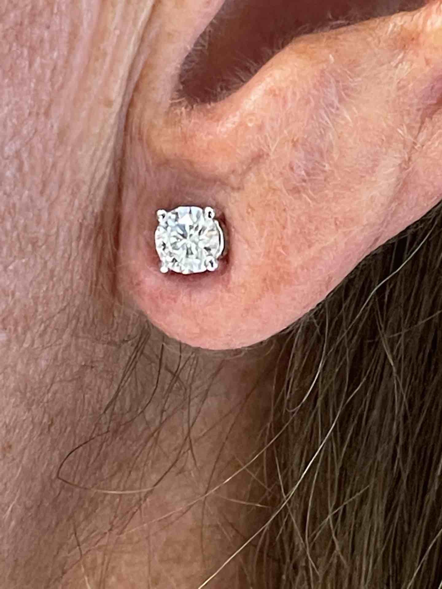 Pendientes HALUK oro blanco clásico tornillos de brillantes - Roman Joyero