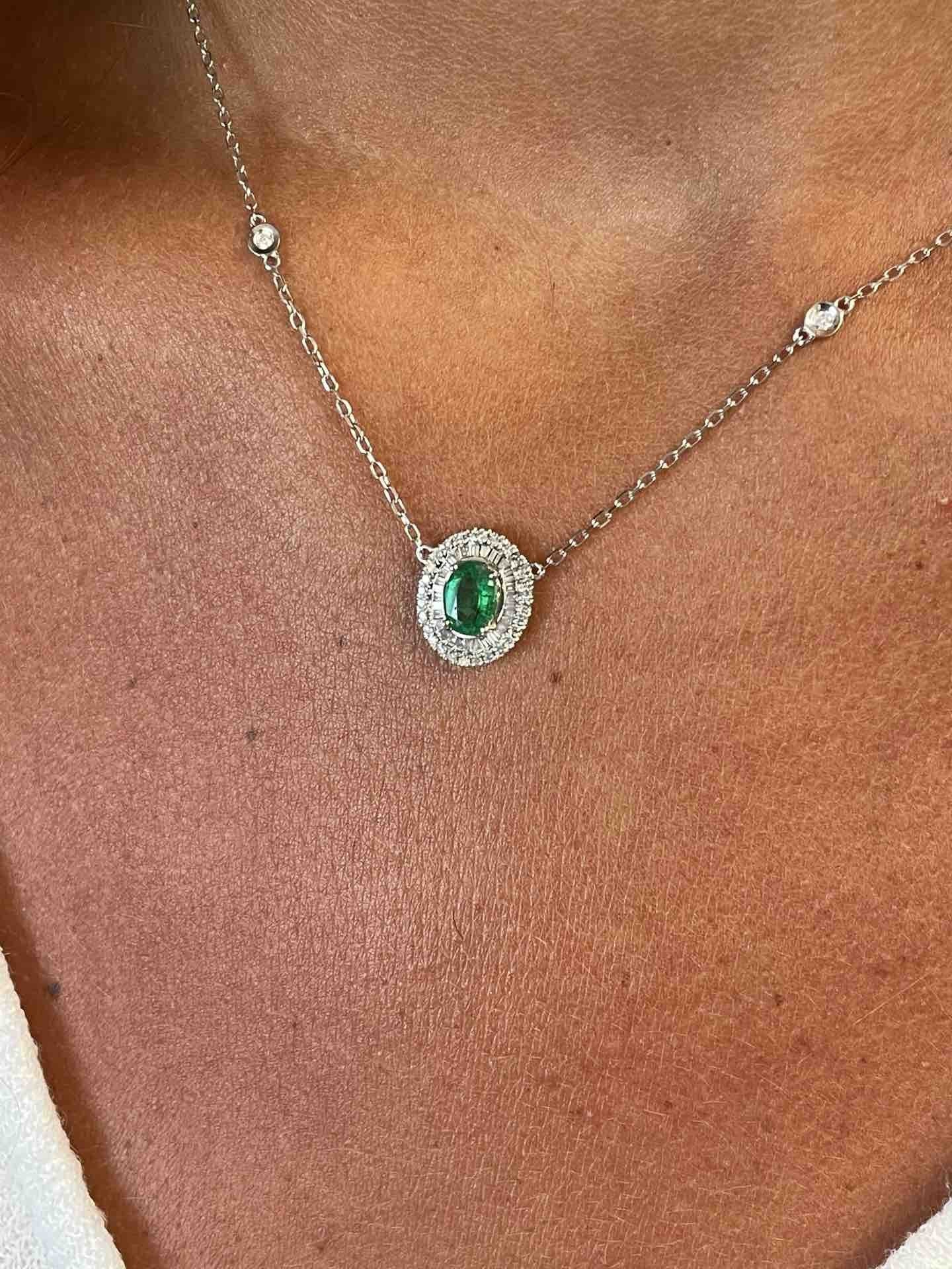 Gargantilla con colgante NEHIR en oro blanco con zafiro y diamantes