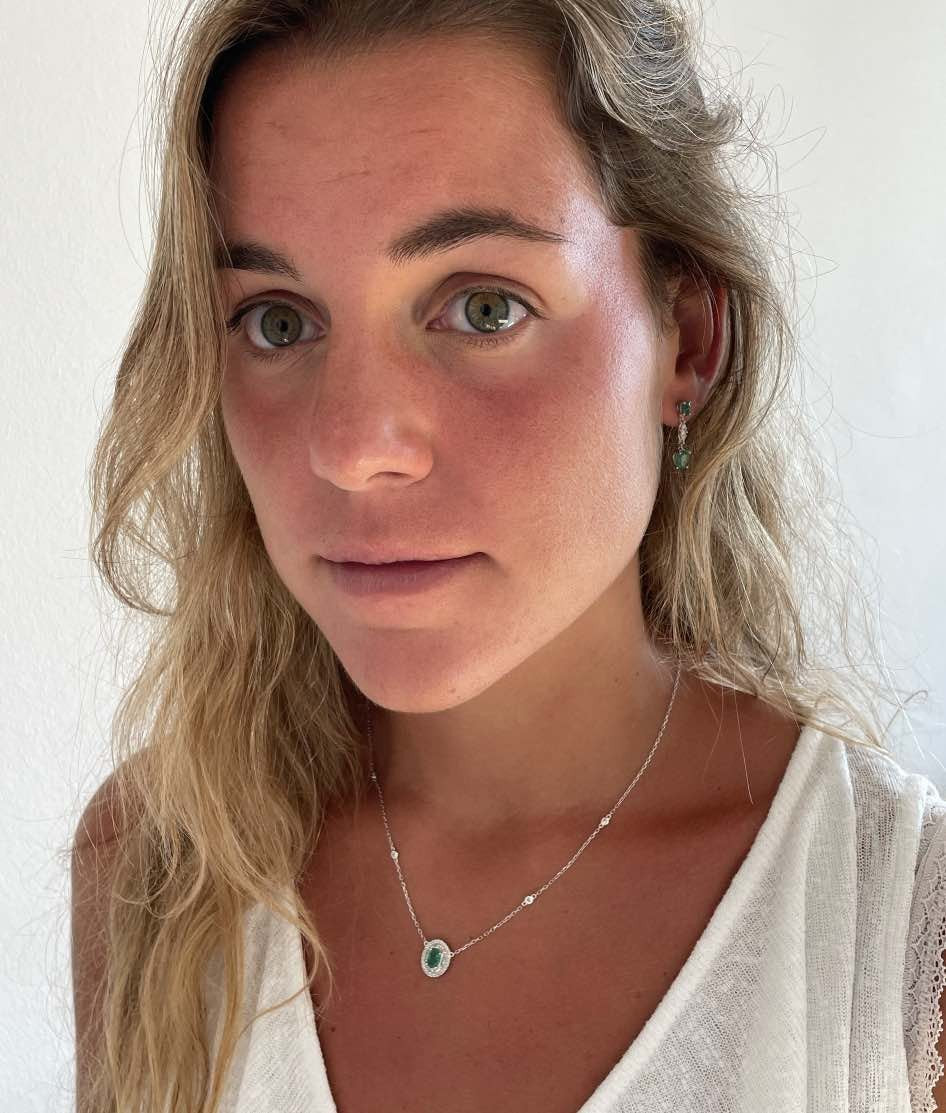 Gargantilla con colgante NEHIR en oro blanco con zafiro y diamantes