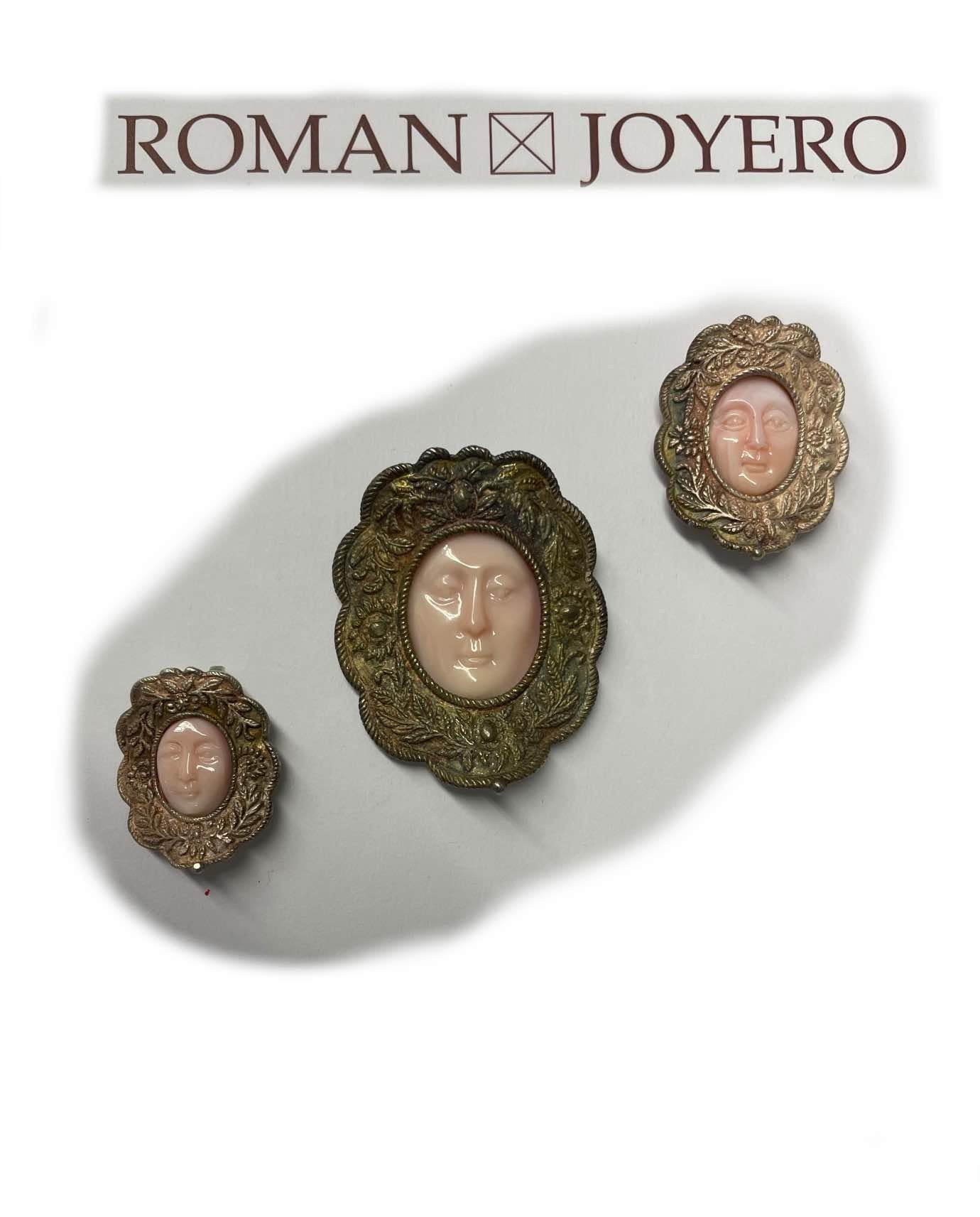 Medalla Rostrillo de plata Virgen del ROCIO en concha fina