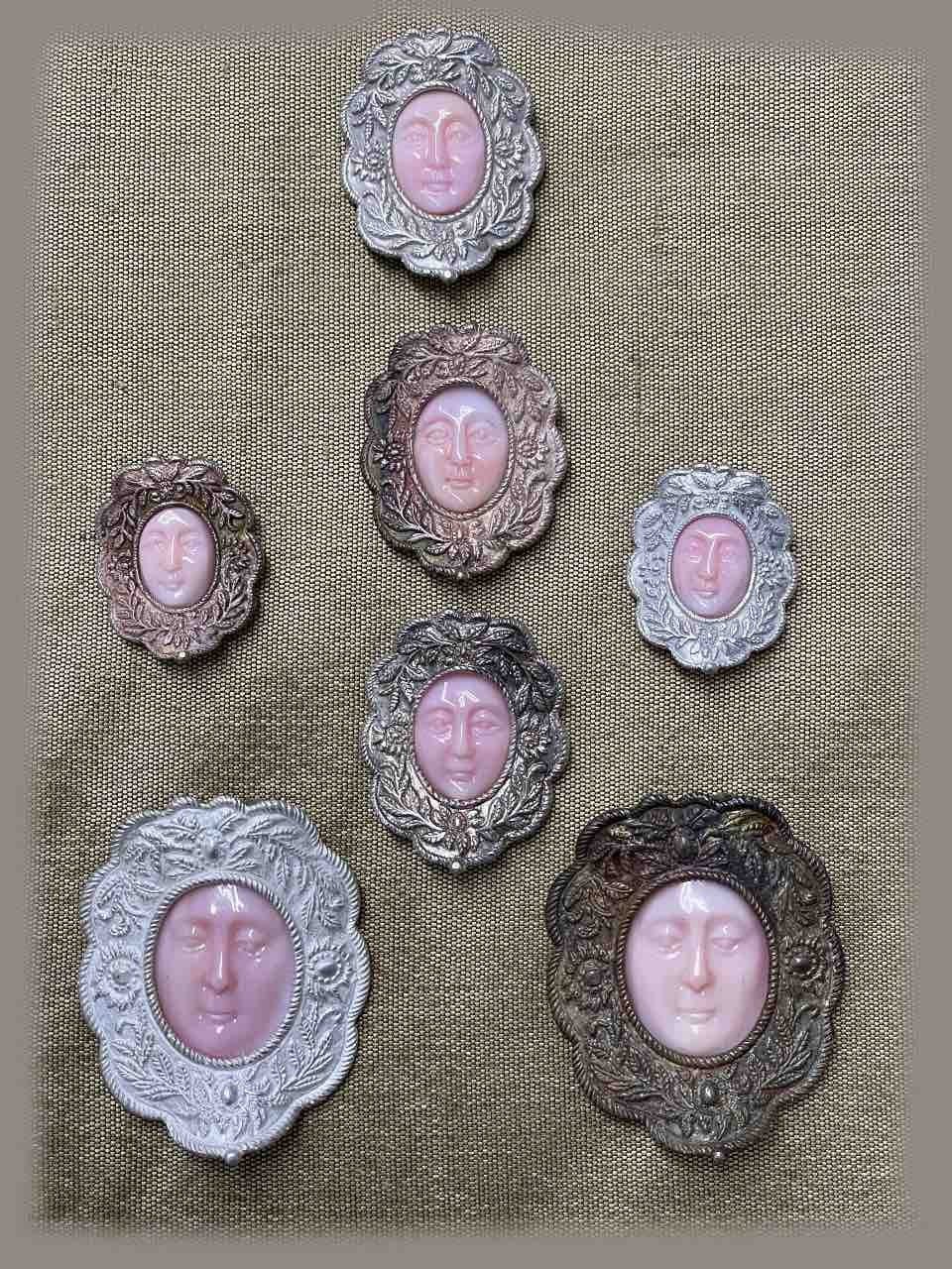 Medalla Rostrillo de plata Virgen del ROCIO en concha fina