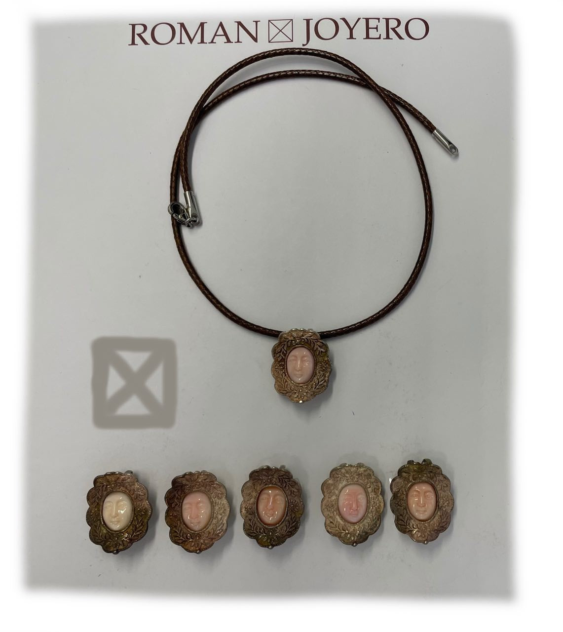 Medalla Rostrillo de plata Virgen del ROCIO en concha fina