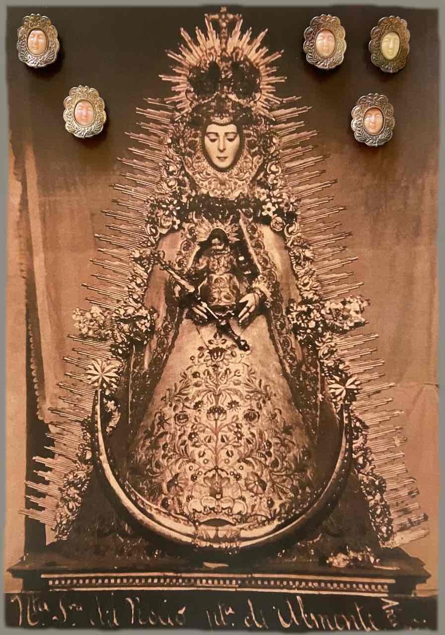 Medalla Rostrillo de plata Virgen del ROCIO en concha fina