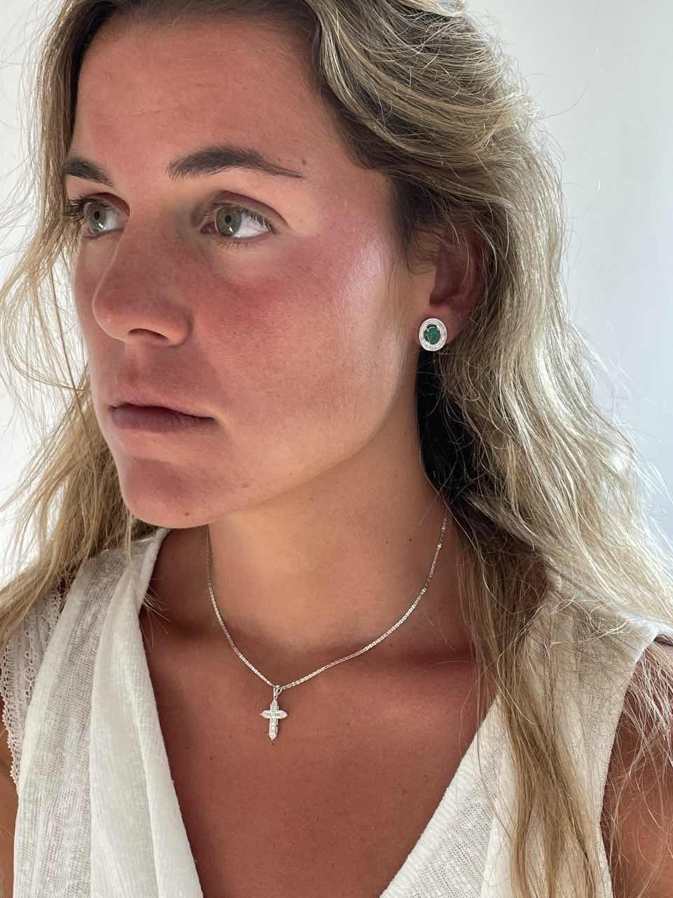 SENOL pendientes de esmeraldas rodeadas de taipes en oro 18 ktes