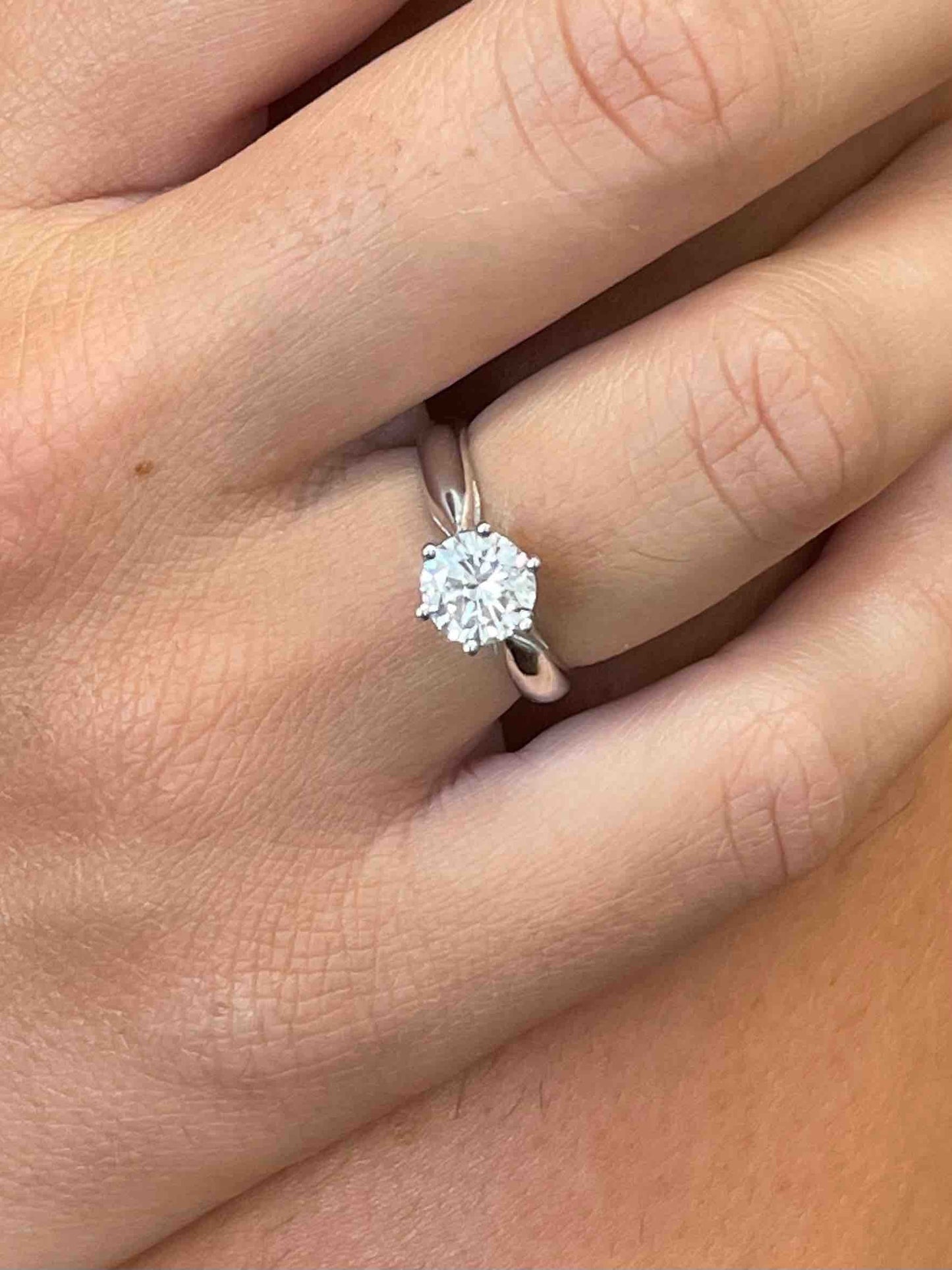 Solitario oro AMOR ETERNO con brillante