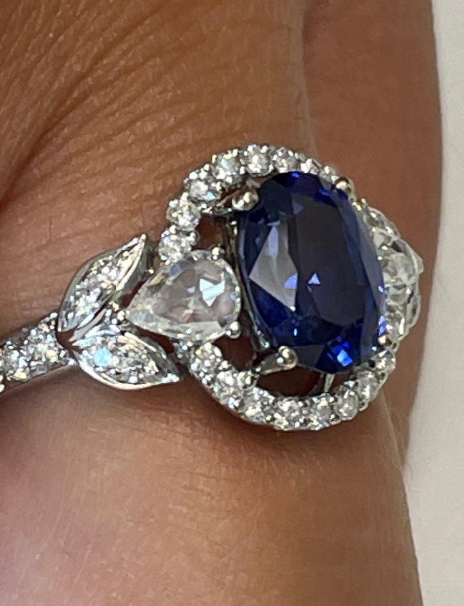 MONTOVA anillo de zafiro roseta de brillantes con peras en roca - Roman Joyero