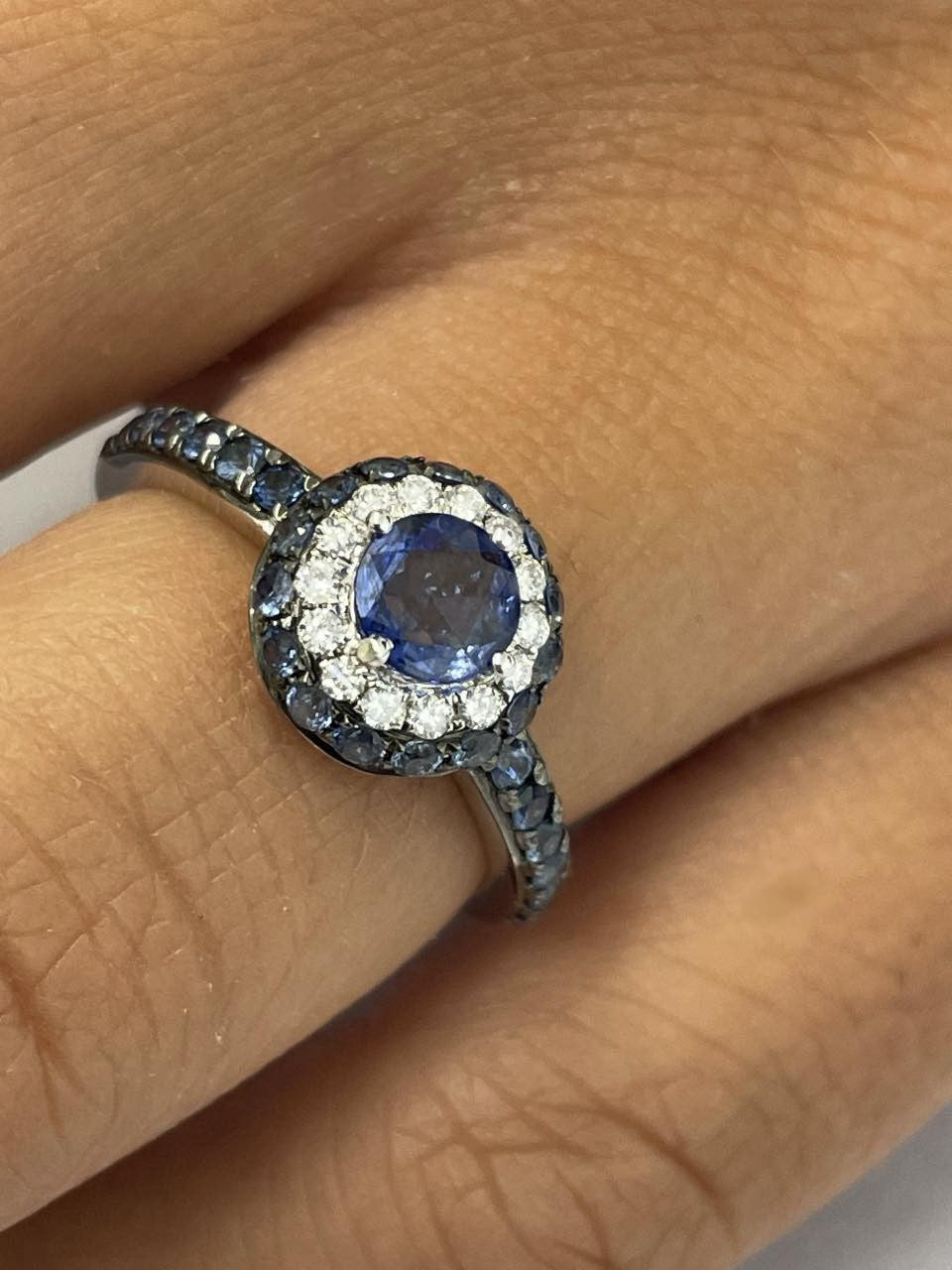 SEFIKA anillo de zafiros rodeados de brillantes y zafiros - Roman Joyero