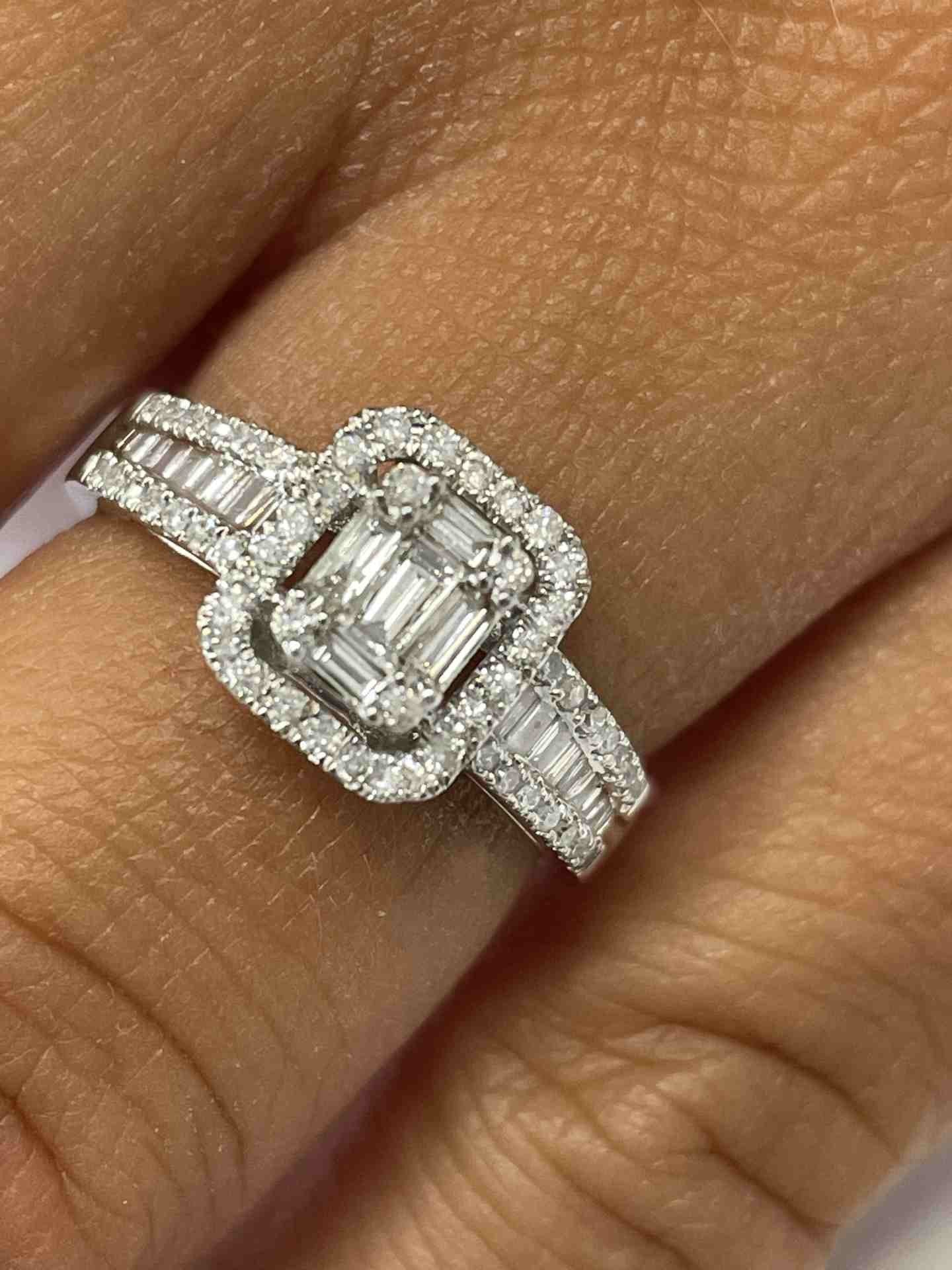 Anillo SADI en oro blanco 18 ktes con brillantes y baguettes - Roman Joyero