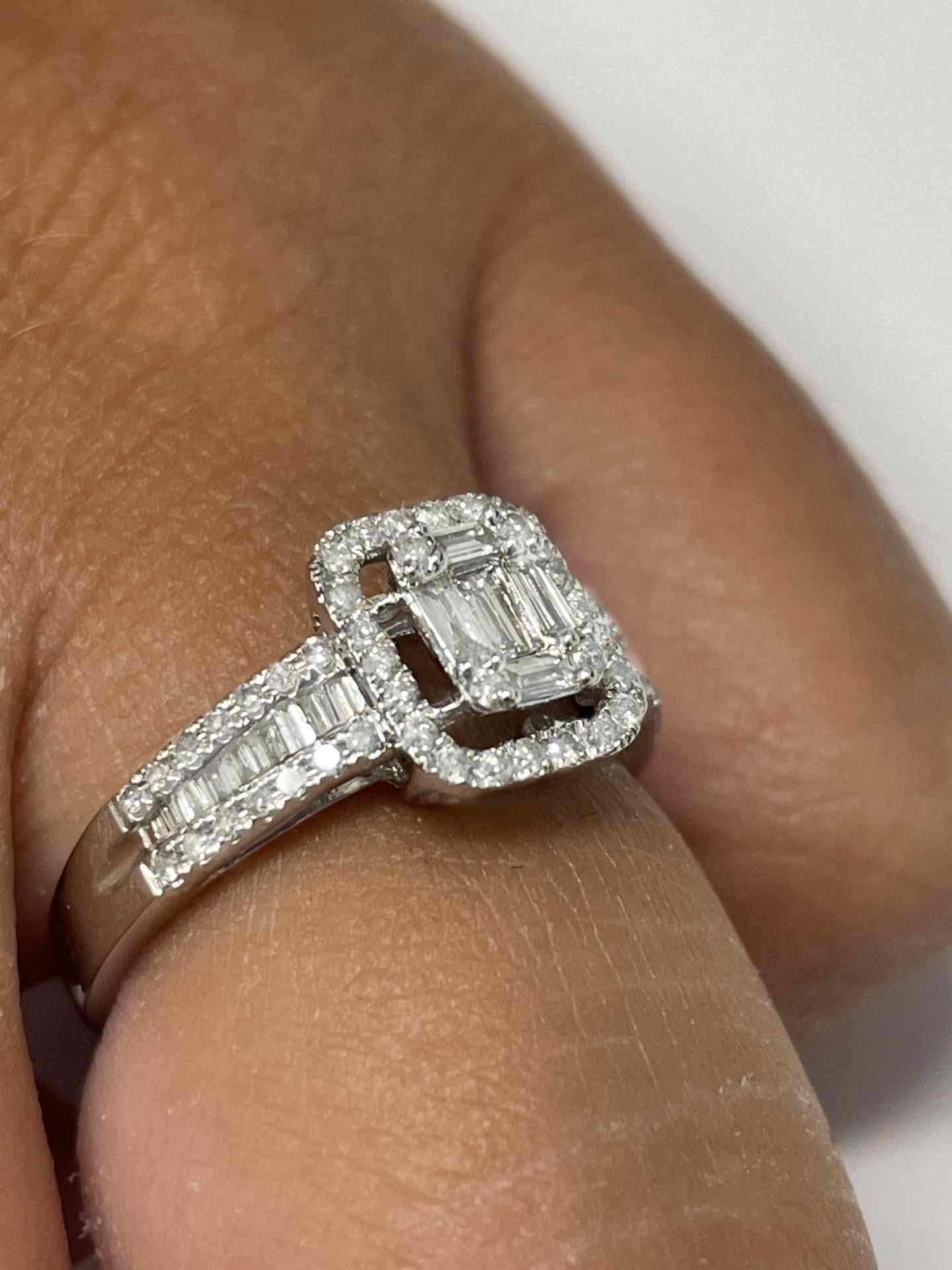 Anillo SADI en oro blanco 18 ktes con brillantes y baguettes - Roman Joyero