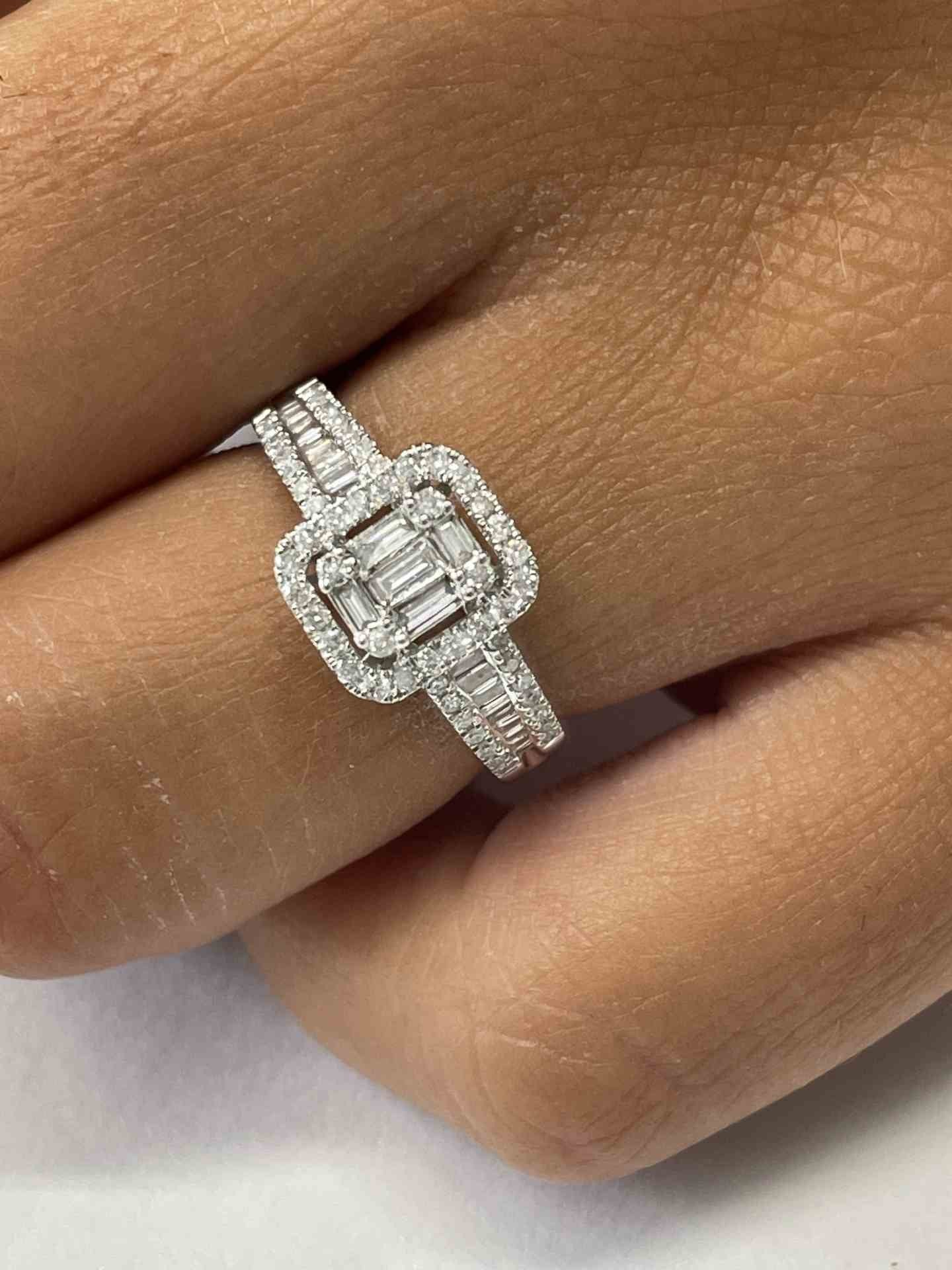Anillo SADI en oro blanco 18 ktes con brillantes y baguettes - Roman Joyero