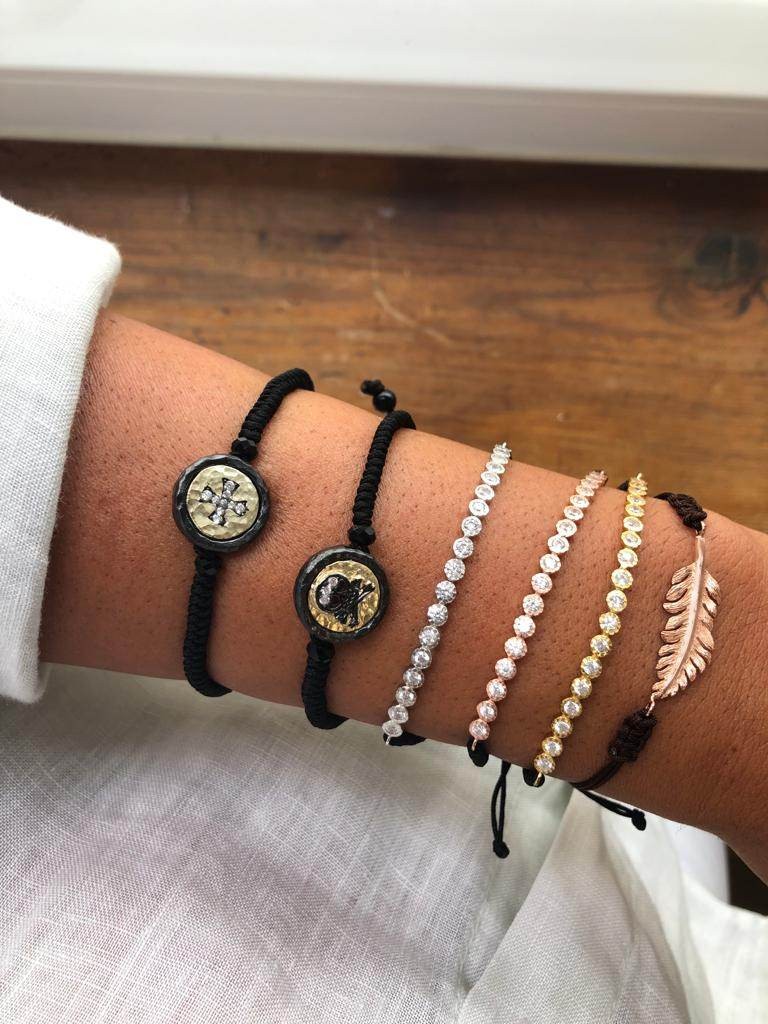 AMARILLO, pulsera de macramé con plata dorada. - Roman Joyero