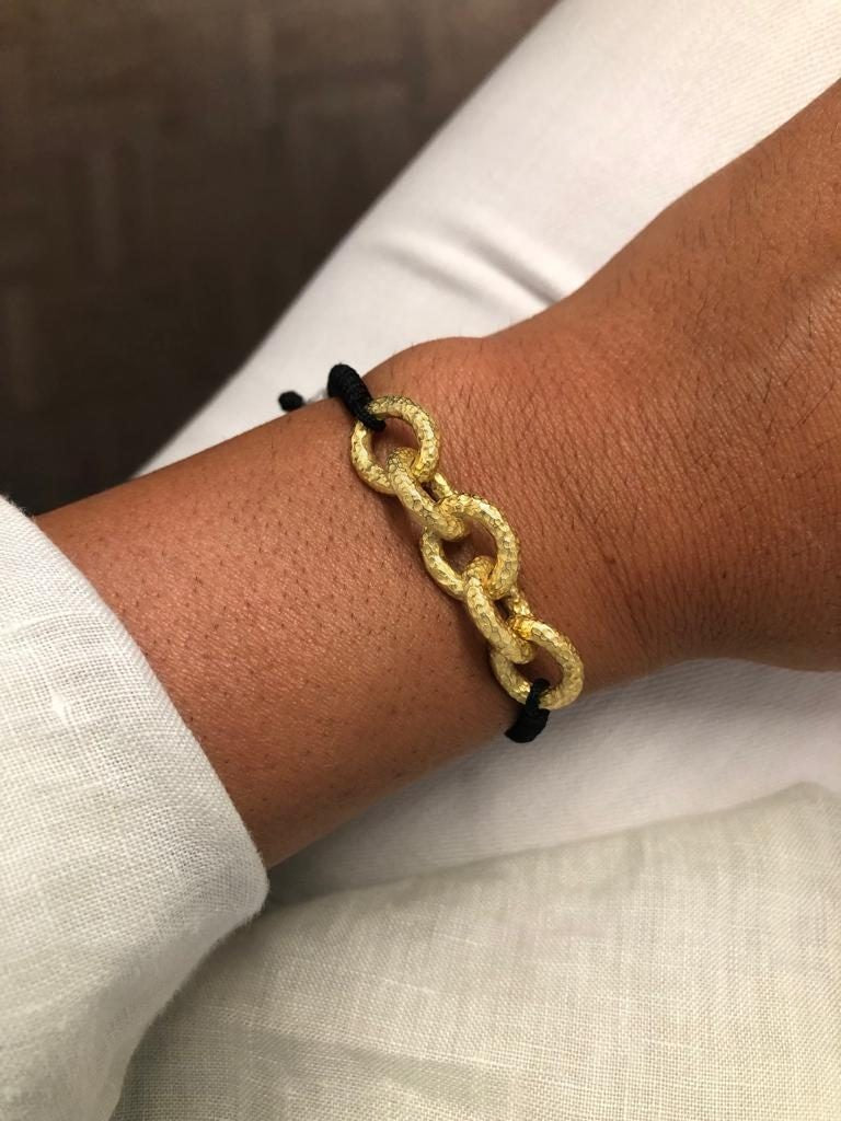 AZUL, pulsera de macrame con plata dorada. - Roman Joyero