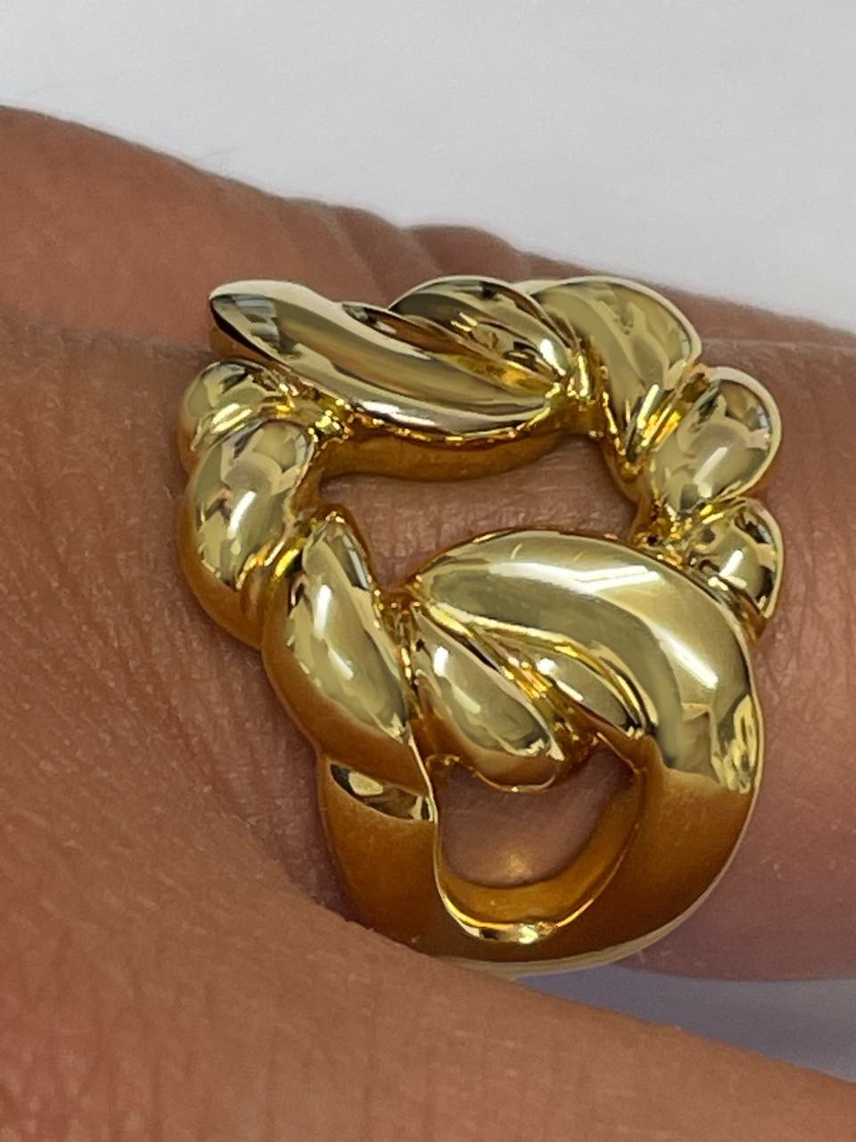 Anillo RECAY eslabón barbado en oro amarillo de 18 kilates - Roman Joyero