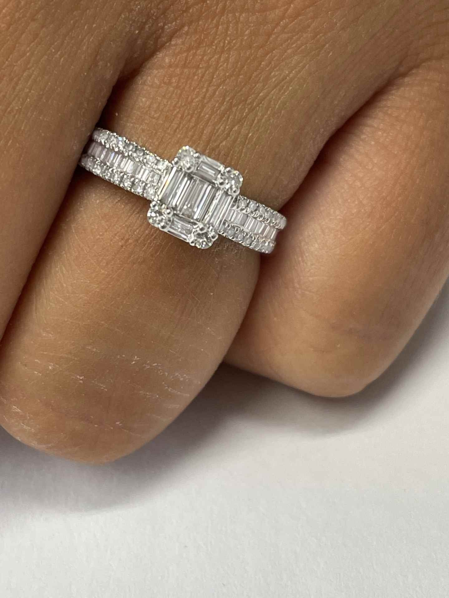 Anillo en oro blanco de 18 ktes ARTUN con brillantes y taipes - Roman Joyero