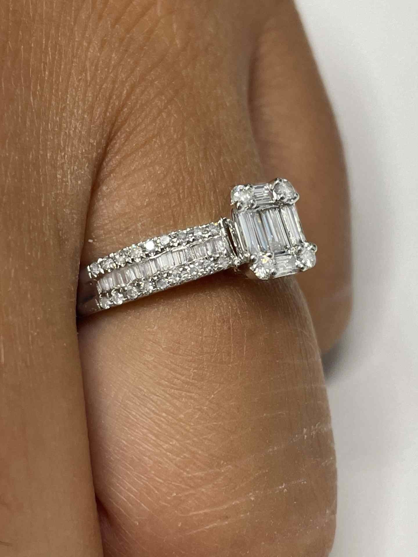 Anillo en oro blanco de 18 ktes ARTUN con brillantes y taipes - Roman Joyero
