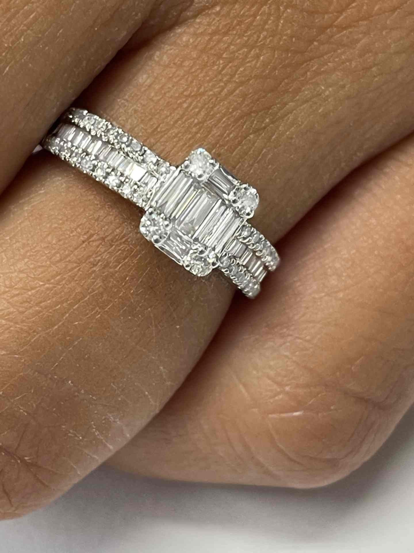 Anillo en oro blanco de 18 ktes ARTUN con brillantes y taipes - Roman Joyero