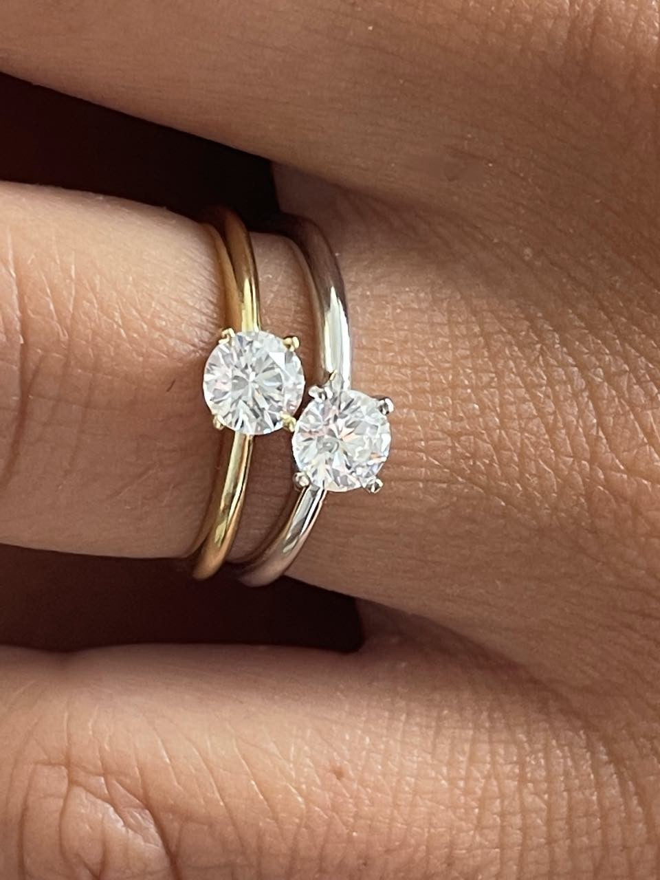 Anillo solitario EDIF en oro blanco o amarillo con circonita