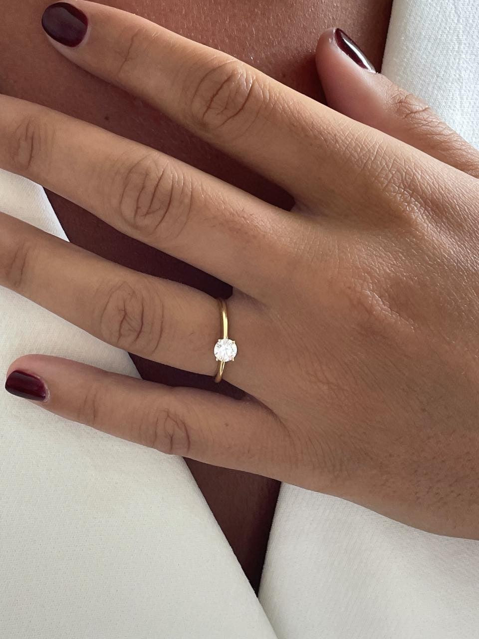 Anillo solitario EDIF en oro blanco o amarillo con circonita