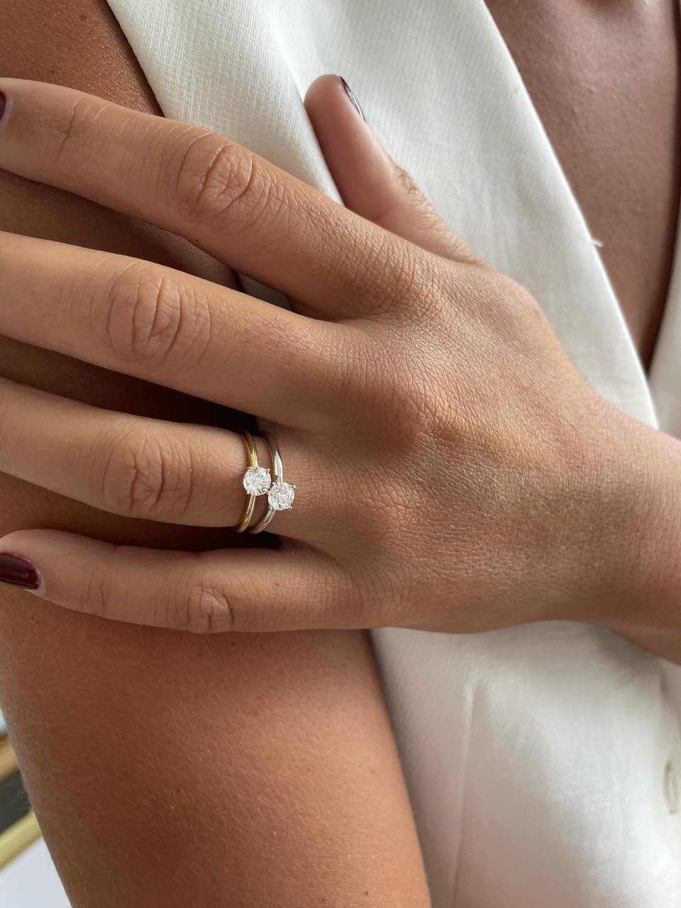 Anillo solitario EDIF en oro blanco o amarillo con circonita