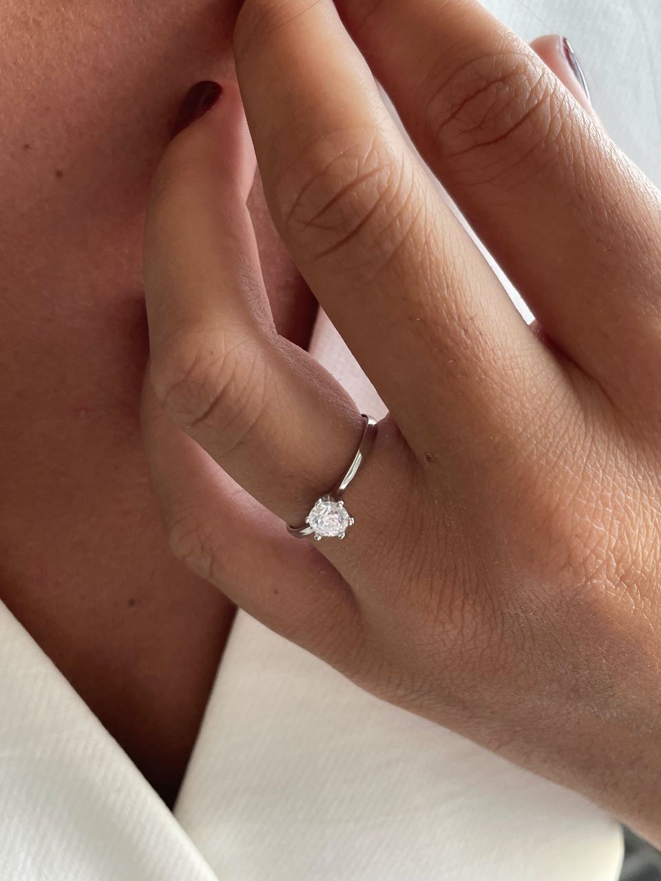 Anillo solitario KOREL en oro amarillo o blanco con circonita