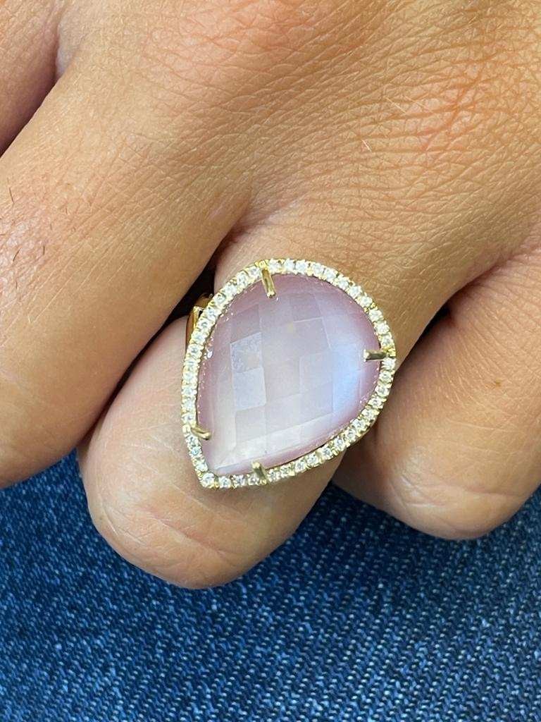 SASSARI, Anillo de oro y diamantes con cuarzo rosa.