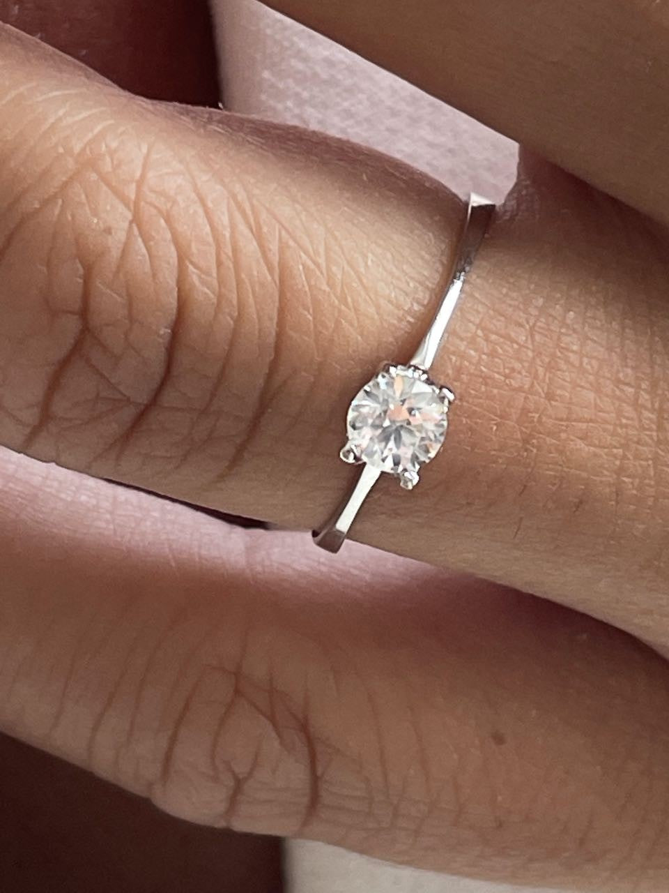 Anillo SARP de compromiso en oro blanco o amarillo con circonita