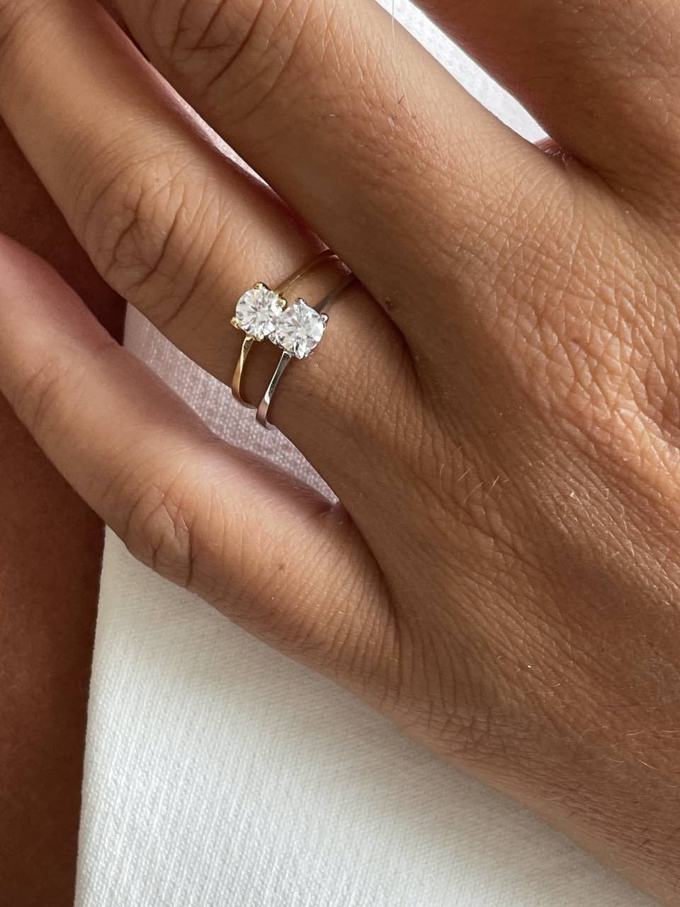 Anillo SARP de compromiso en oro blanco o amarillo con circonita