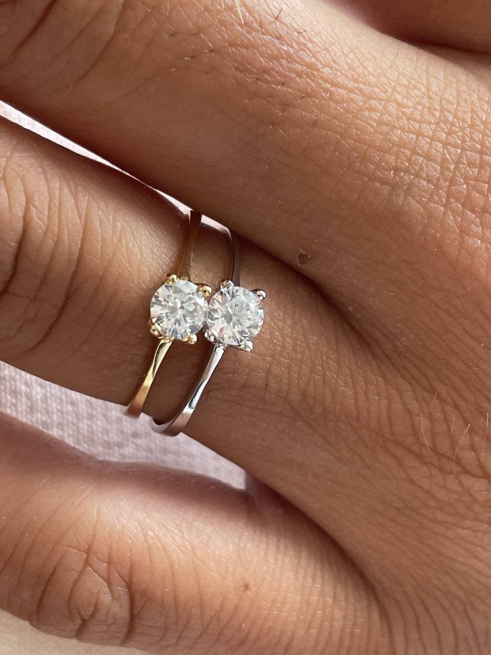 Anillo SARP de compromiso en oro blanco o amarillo con circonita