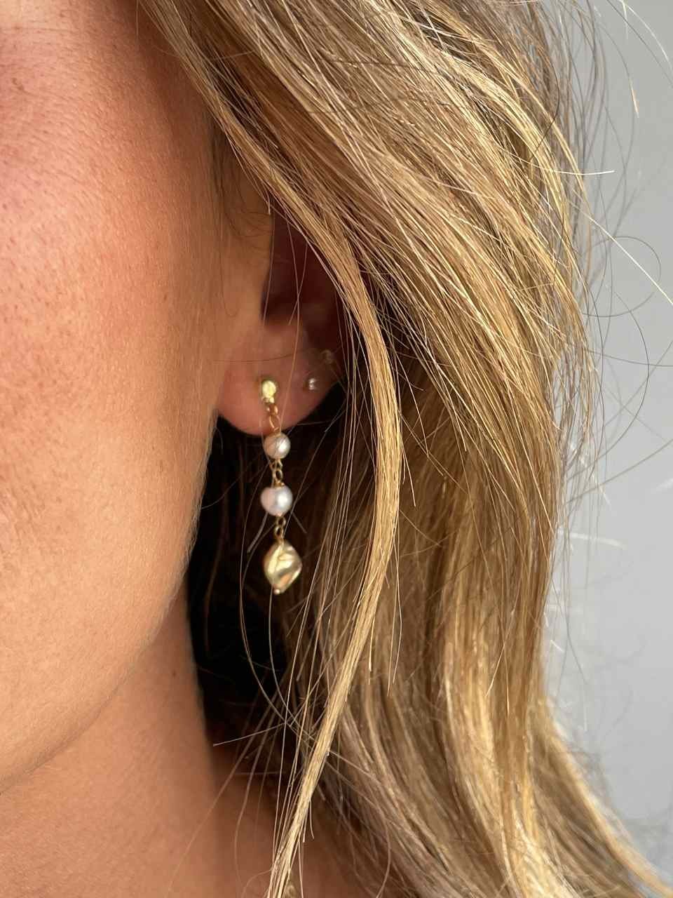 Pendientes largos EDIRNI en oro amarillos y perlas cultivadas - Roman Joyero