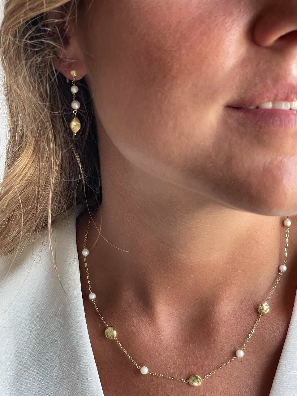 Pendientes largos EDIRNI en oro amarillos y perlas cultivadas - Roman Joyero