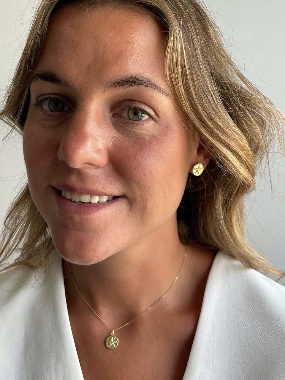 KARAMAN pendiente oro amarillo 18 ktes con estrellas de mar - Roman Joyero