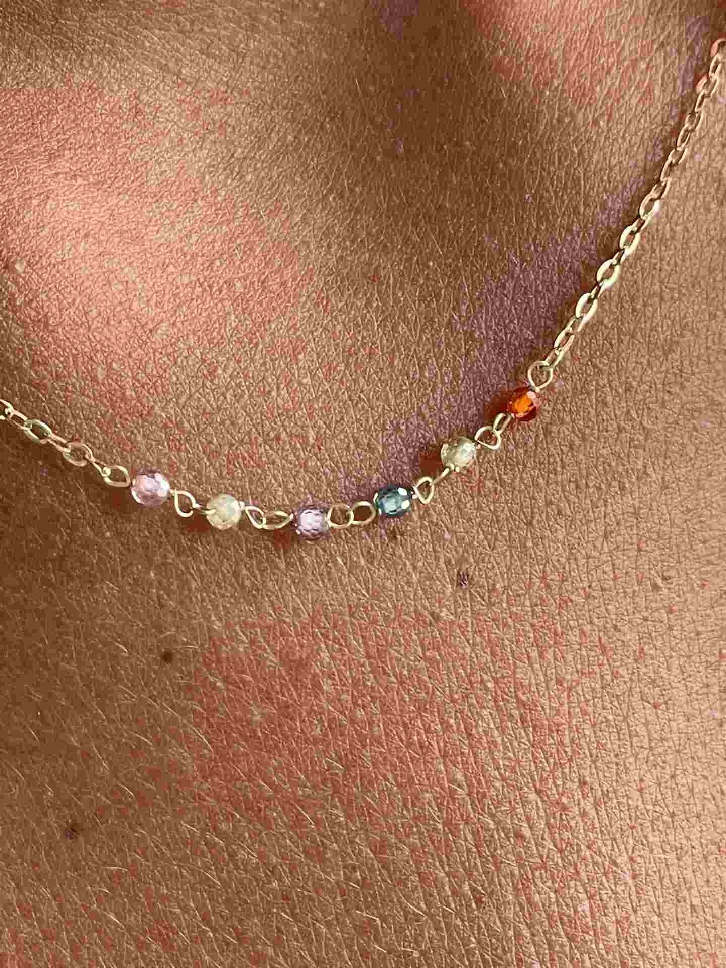 KARAN cadenita con piedras semipreciosas en oro 18 ktes - Roman Joyero