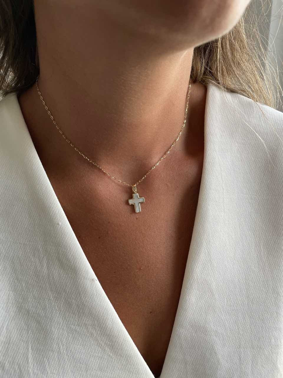 Cruz SUNGUR en nacar blanco y oro amarillo de 18 kilates