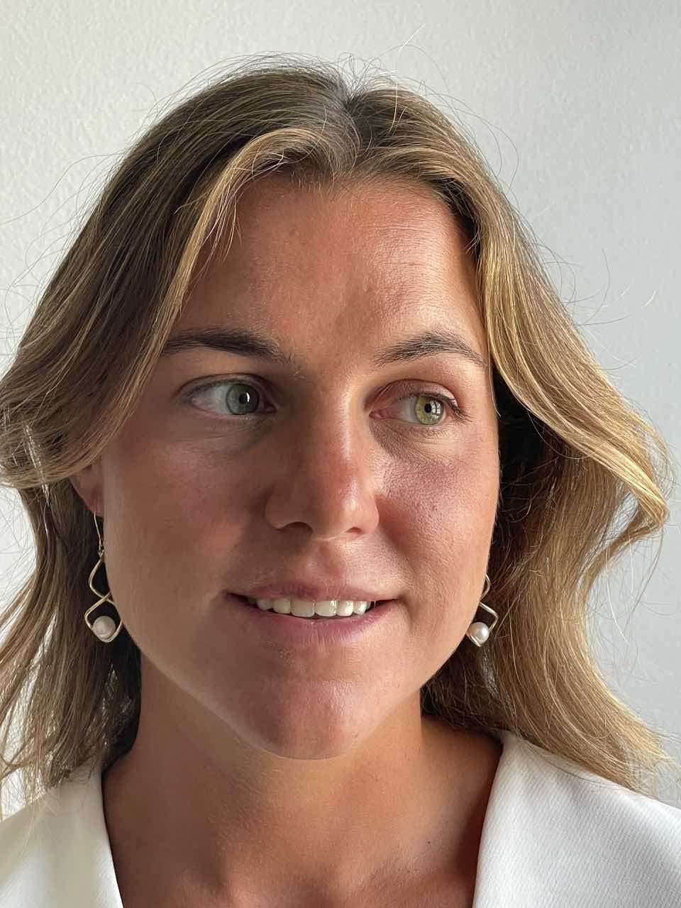 KARIM pendientes largos en oro amarillo 18 kilates con perla - Roman Joyero