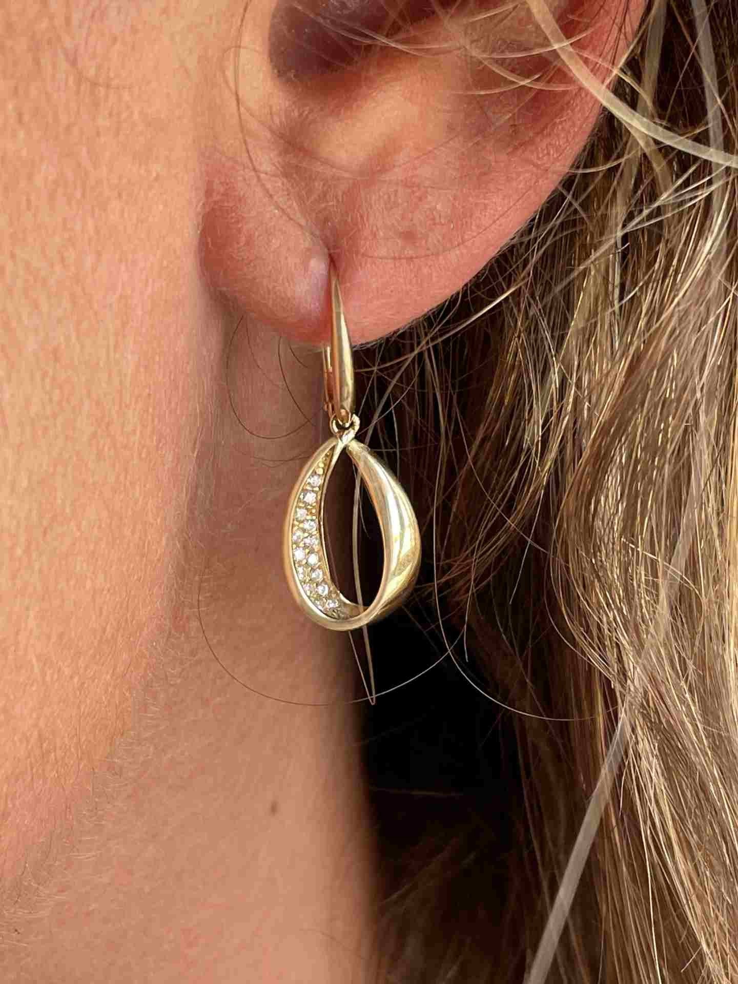 Pendientes VIROL en oro amarillo de 18 kilates con circonitas - Roman Joyero