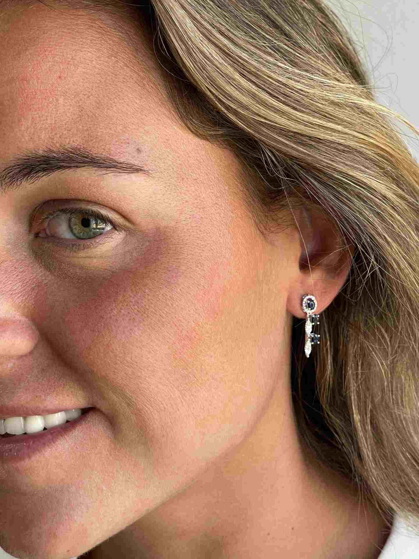 SAFAK pendientes oro blanco 18 ktes roseta zafiros y brillantes