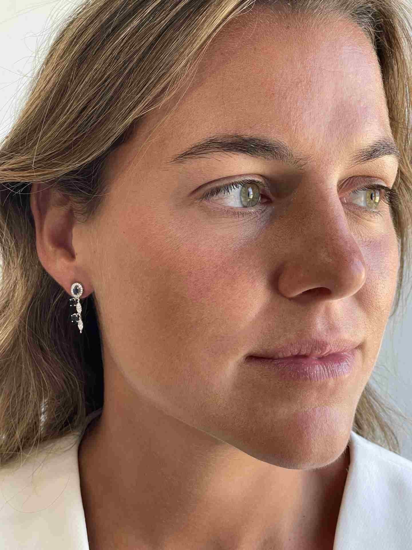 SAFAK pendientes oro blanco 18 ktes roseta zafiros y brillantes