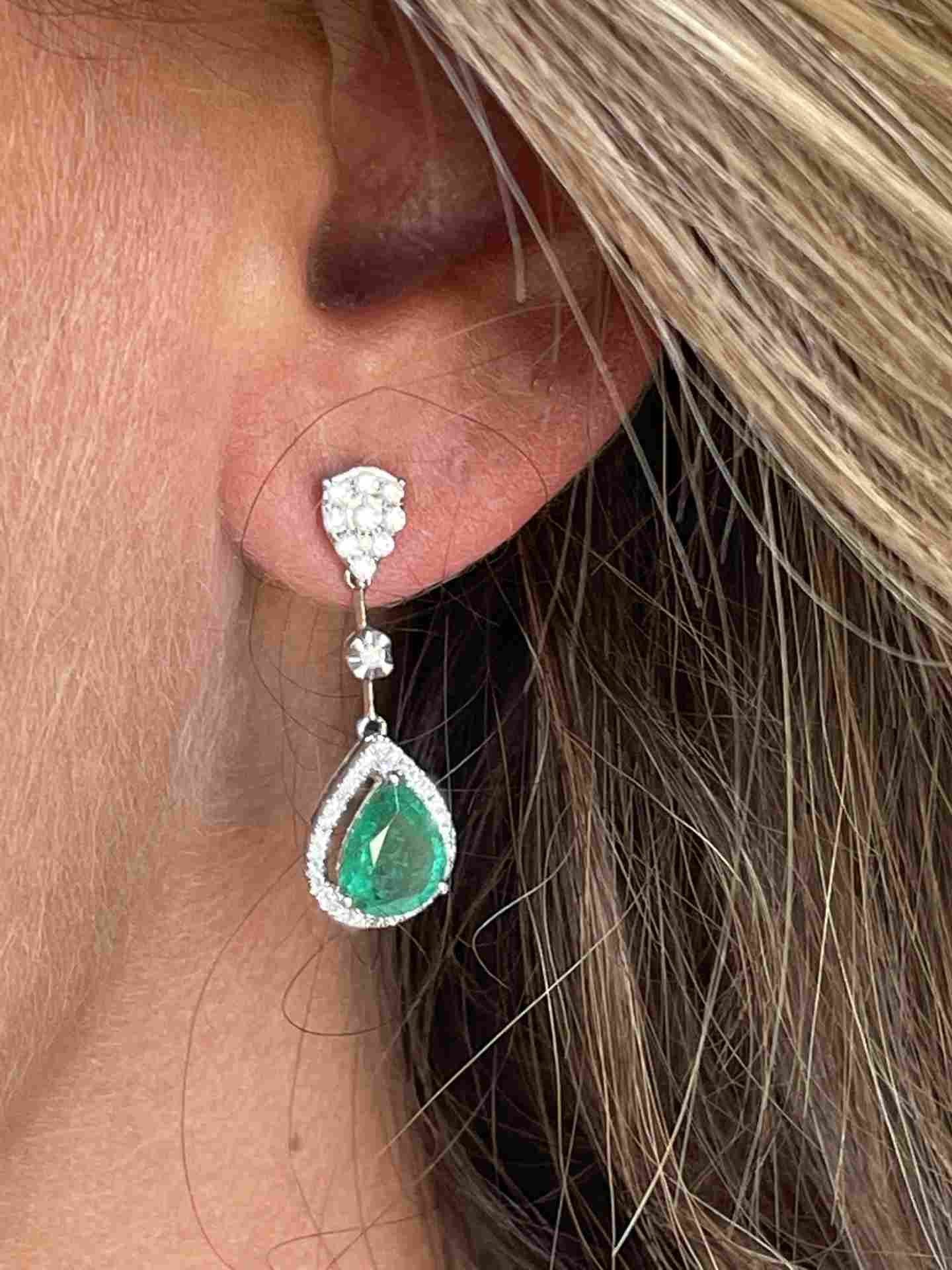 LIBERTY, pendientes de esmeraldas y oro blanco