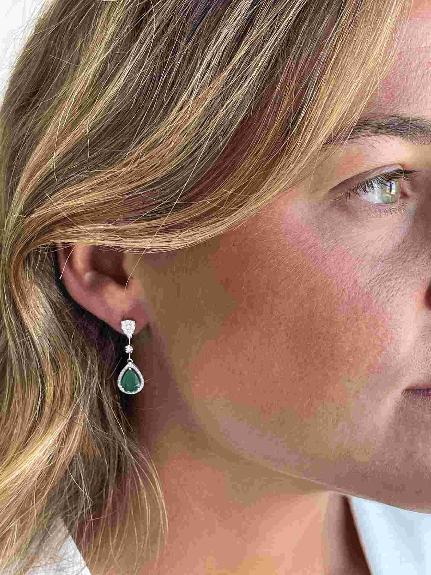 LIBERTY, pendientes de esmeraldas y oro blanco