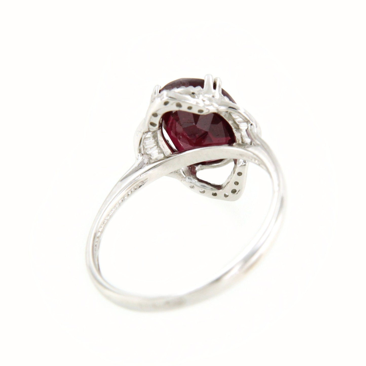 Anillo oro blanco 18 ktes IZMIR con rubí brillantes y taipes