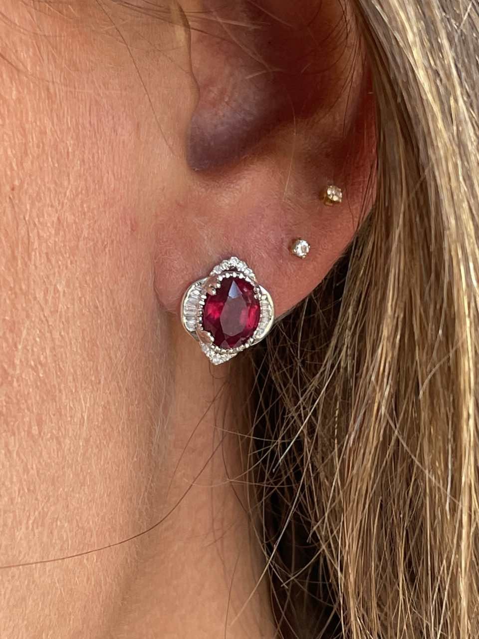BALABAN pendientes Rubies en oro blanco baguettes y brillantes