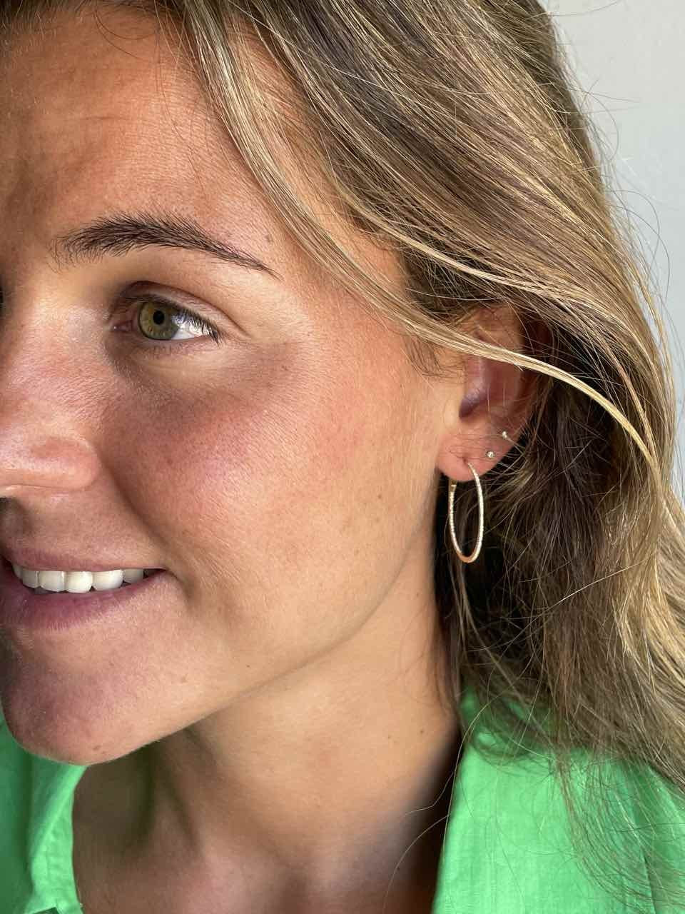 Pendientes argollas ZELIS en oro amarillo de 18 ktes con brillantes