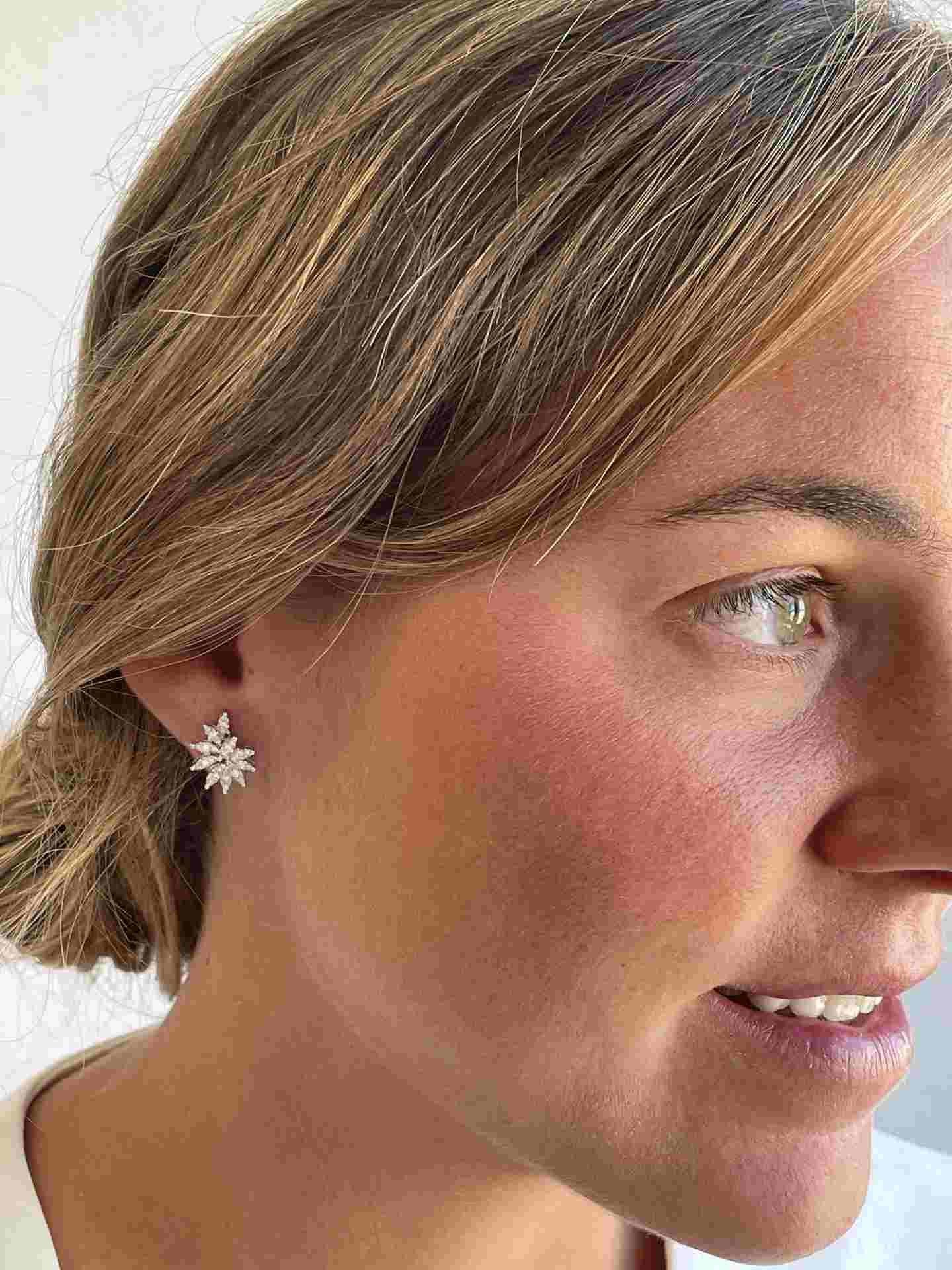 ESMIRNA pendientes hojas oro blanco de 18 ktes con brillantes